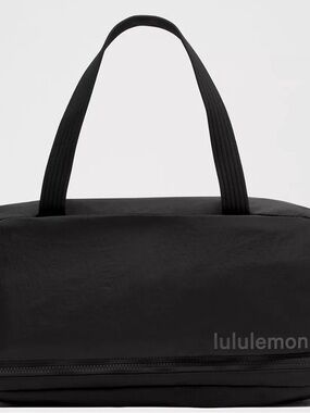 lululemon athletica Black womens Duffel Bag with Top Handles